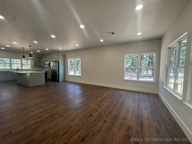 12351 Longboard Loop, Kingston, OK 73439