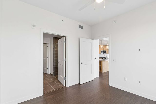 1212 Demonbreun St Apt 2013, Nashville, TN 37203