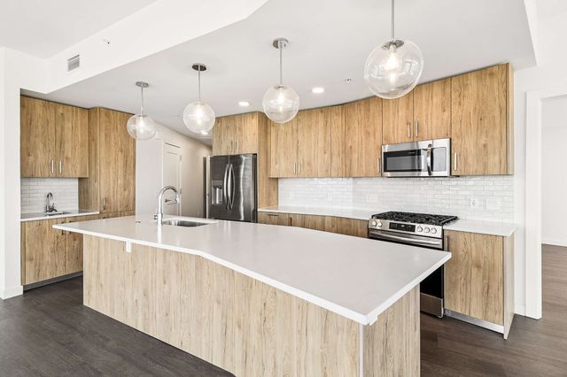 1212 Demonbreun St Apt 2013, Nashville, TN 37203