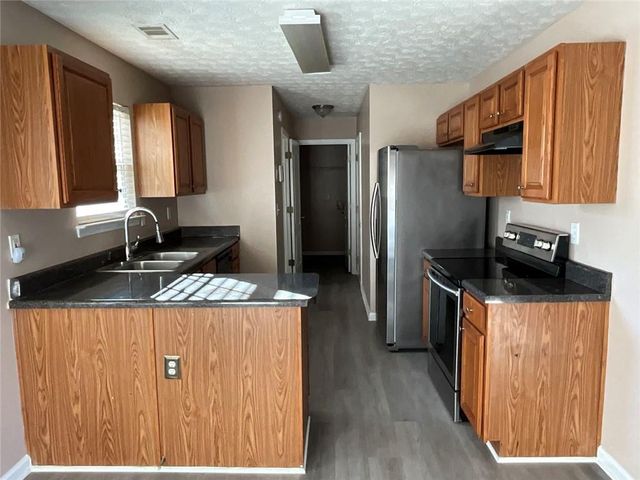 2043 Newton Estates Drive, Ellenwood, GA 30294