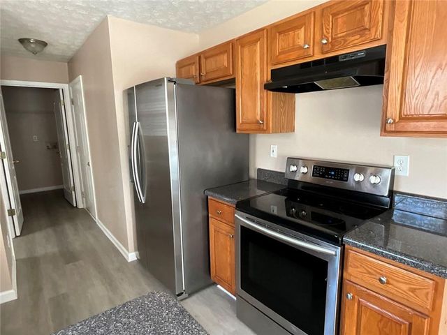 2043 Newton Estates Drive, Ellenwood, GA 30294