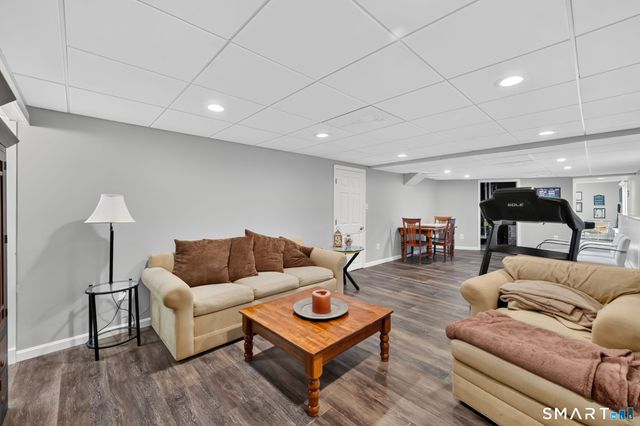 213 Lincoln Drive, Glastonbury, CT 06033