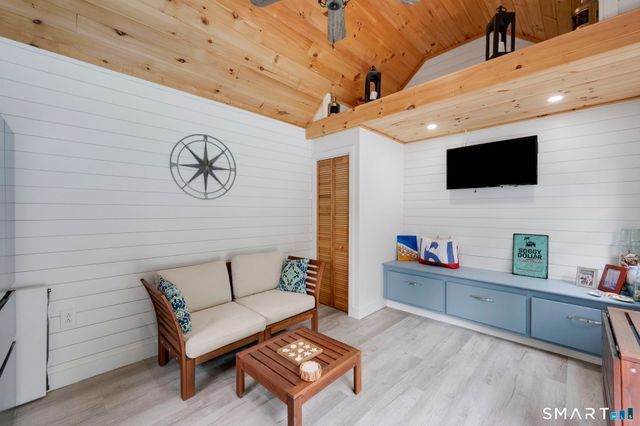 213 Lincoln Drive, Glastonbury, CT 06033