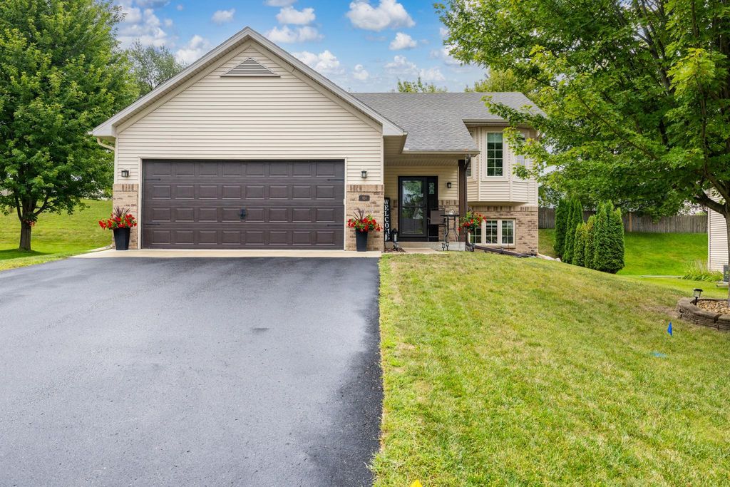 924 Firethorne Trail, Jordan, MN 55352 — exterior