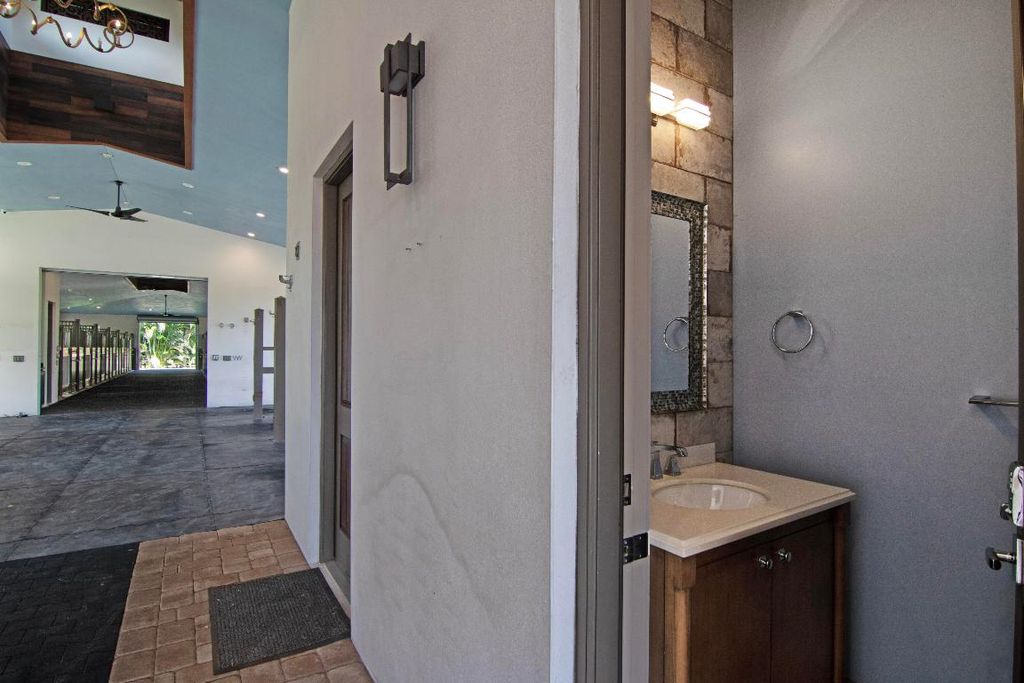 Image 14 of property listing at 2022 Appaloosa Trail, Wellington, FL 33414