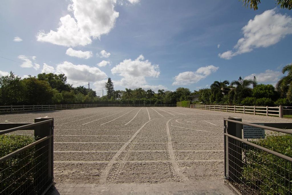 Image 15 of property listing at 2022 Appaloosa Trail, Wellington, FL 33414