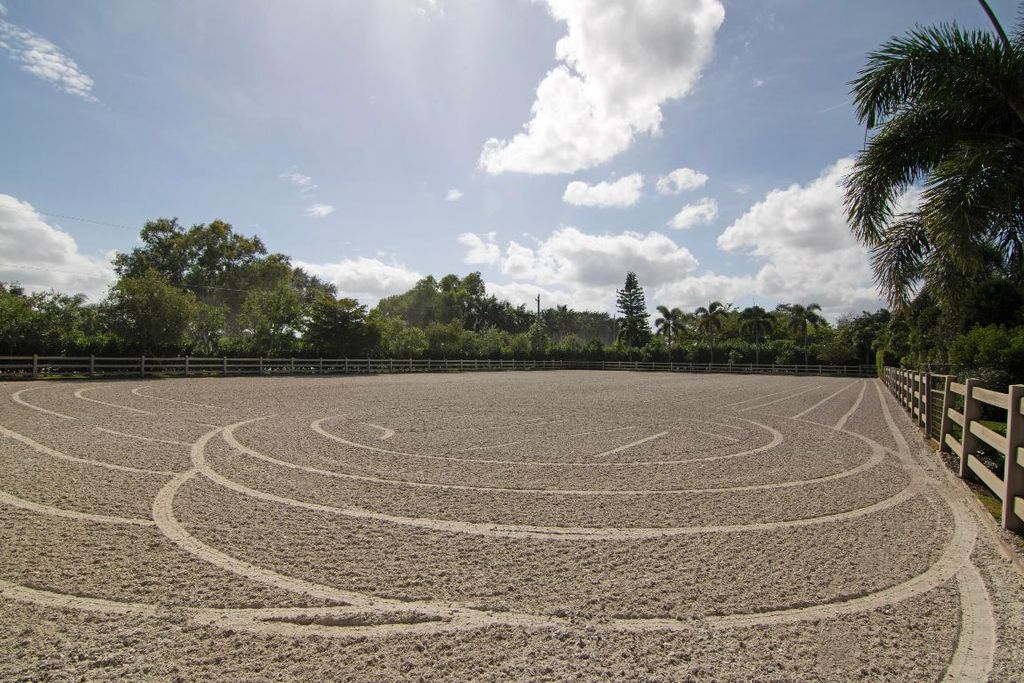 Image 18 of property listing at 2022 Appaloosa Trail, Wellington, FL 33414