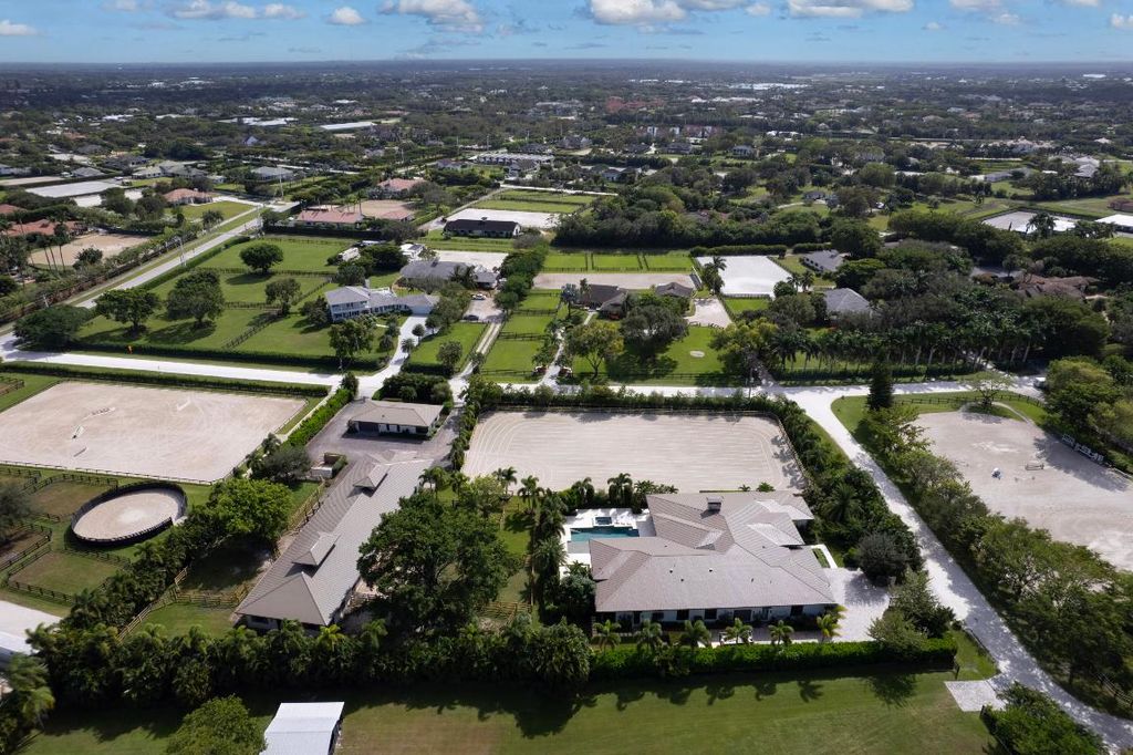 Image 2 of property listing at 2022 Appaloosa Trail, Wellington, FL 33414