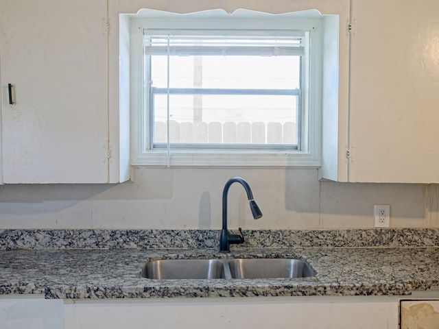 5229 Rue Street, Houston, TX 77033