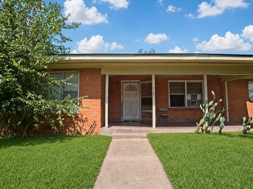 5229 Rue Street, Houston, TX 77033