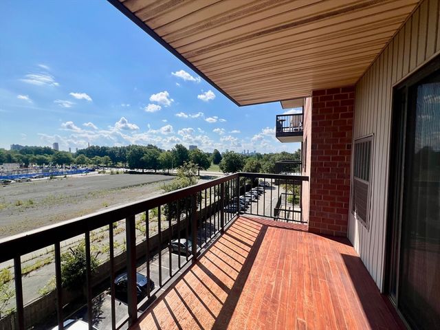 3920 Mystic Valley Pkwy 402, Medford, MA 02155
