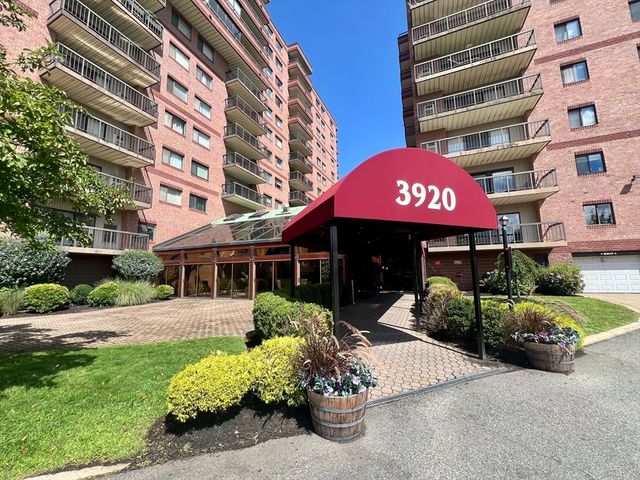 3920 Mystic Valley Pkwy 402, Medford, MA 02155
