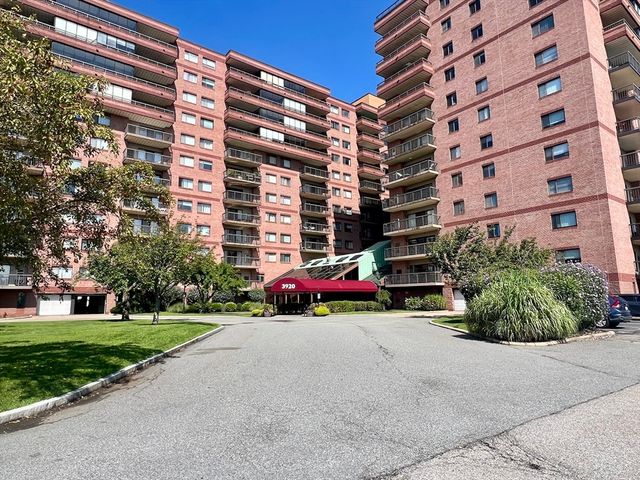3920 Mystic Valley Pkwy 402, Medford, MA 02155