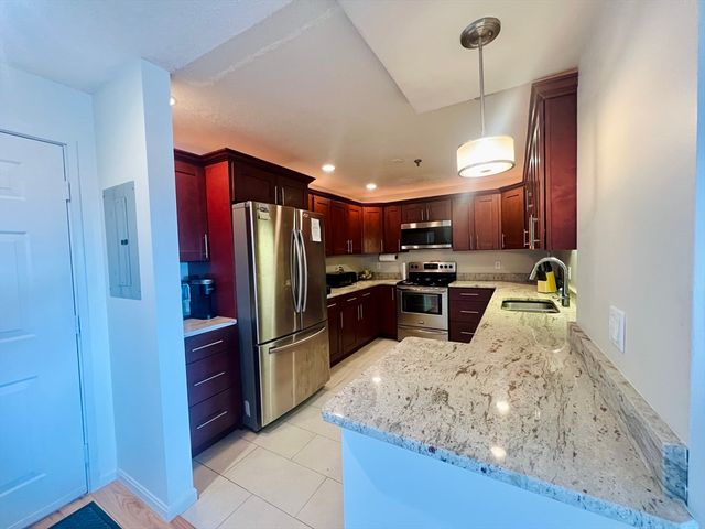3920 Mystic Valley Pkwy 402, Medford, MA 02155