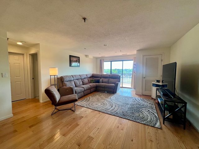 3920 Mystic Valley Pkwy 402, Medford, MA 02155