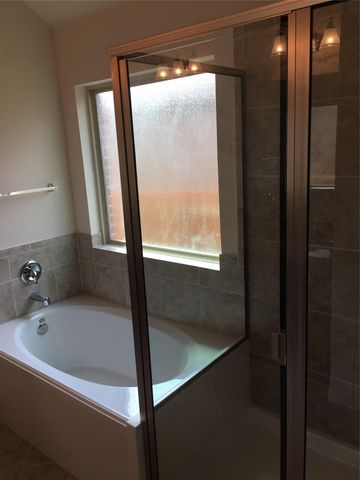 4047 Flowstone LN, Round Rock, TX 78681