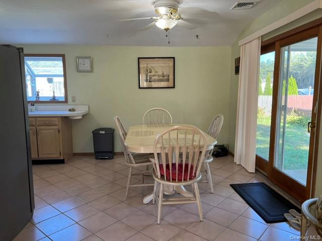 226 Estelle Avenue, Holbrook, NY 11741 — photo 3