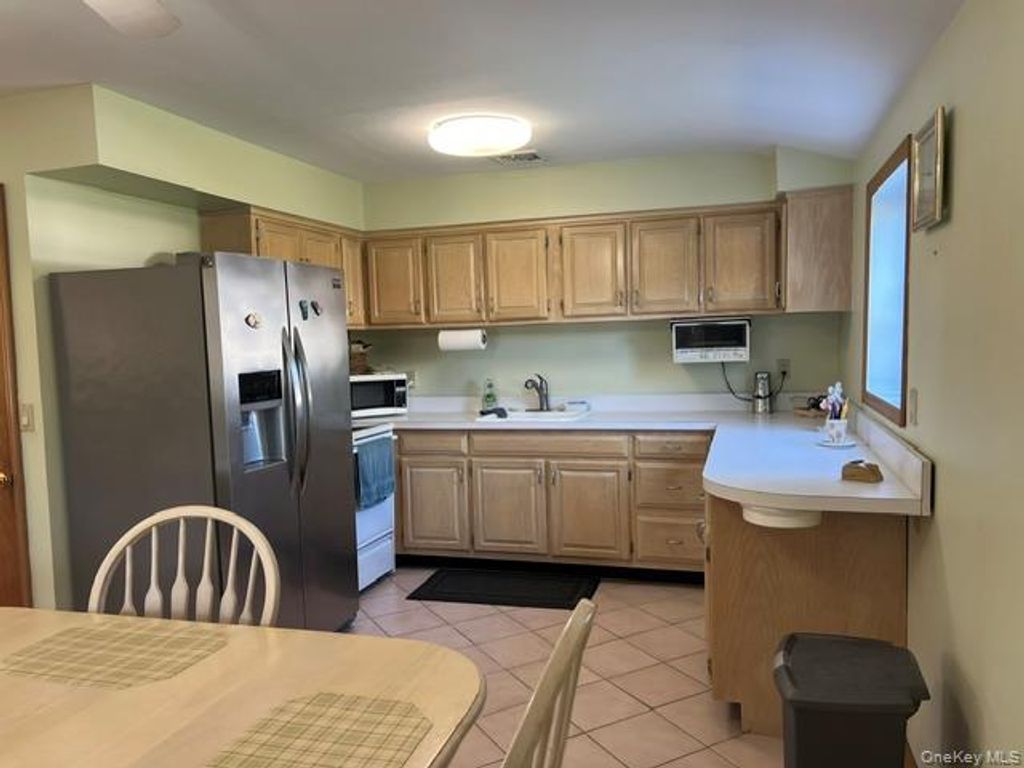 226 Estelle Avenue, Holbrook, NY 11741 — photo 4