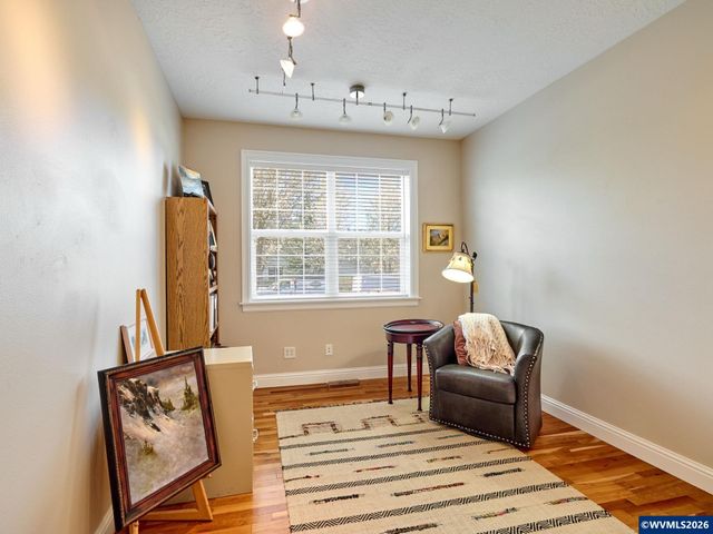 910 Pioneer Dr, Silverton, OR 97381