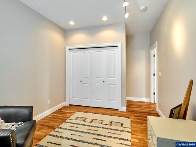 910 Pioneer Dr, Silverton, OR 97381