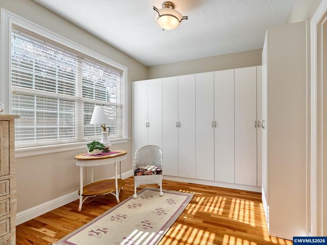 910 Pioneer Dr, Silverton, OR 97381