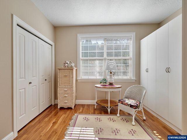 910 Pioneer Dr, Silverton, OR 97381