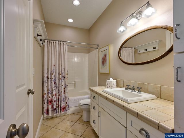 910 Pioneer Dr, Silverton, OR 97381
