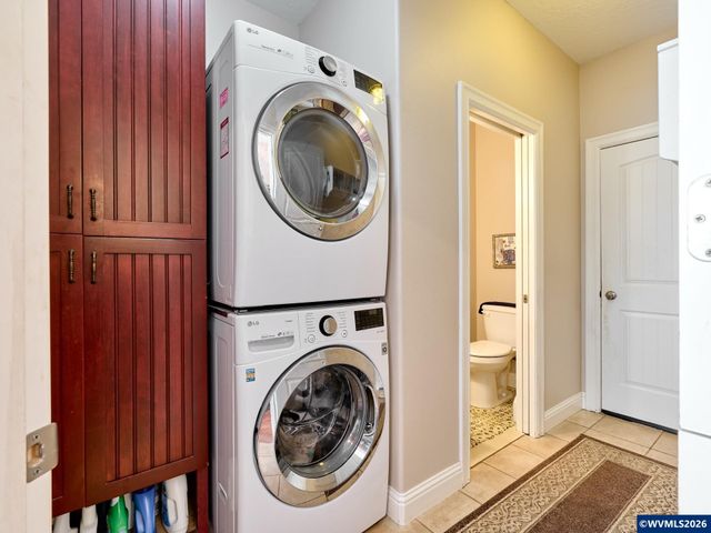 910 Pioneer Dr, Silverton, OR 97381
