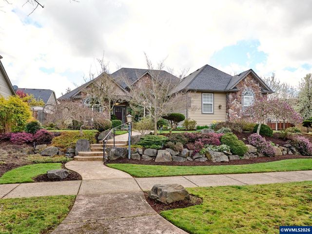 910 Pioneer Dr, Silverton, OR 97381