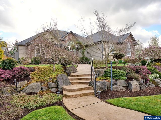 910 Pioneer Dr, Silverton, OR 97381