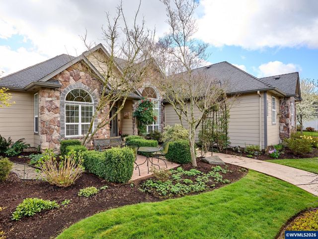 910 Pioneer Dr, Silverton, OR 97381