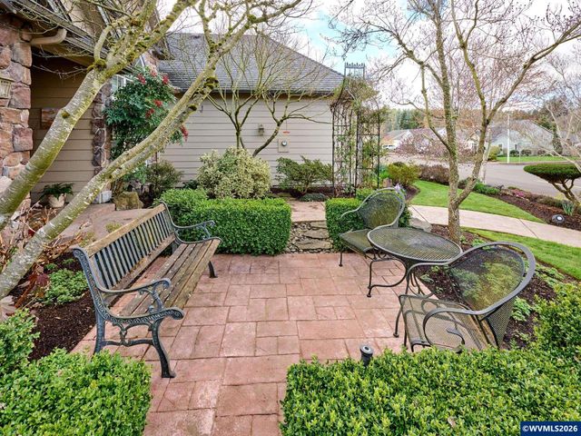 910 Pioneer Dr, Silverton, OR 97381