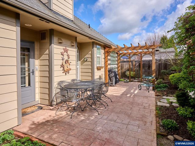 910 Pioneer Dr, Silverton, OR 97381