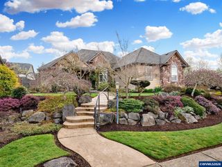 910 Pioneer Dr, Silverton, OR 97381