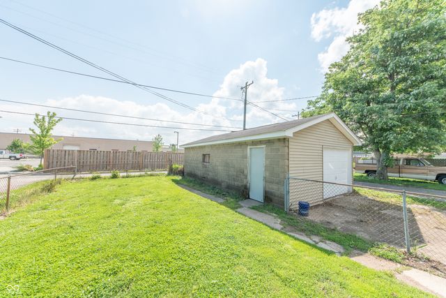 2215 N Cherry Street, Columbus, IN 47201