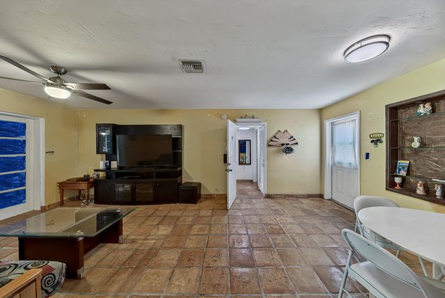 2318 N Ocean Boulevard, Fort Lauderdale, FL 33305