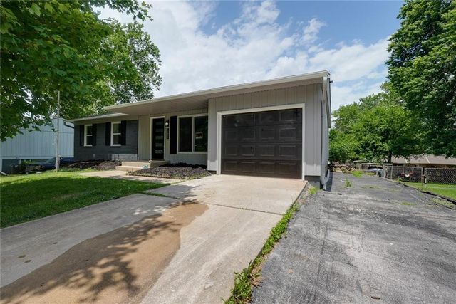 17804 E Greentree Avenue, Independence, MO 64057