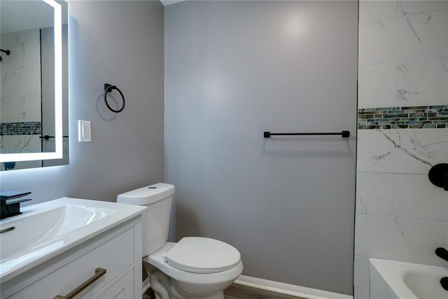 17804 E Greentree Avenue, Independence, MO 64057