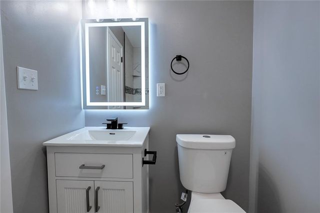17804 E Greentree Avenue, Independence, MO 64057