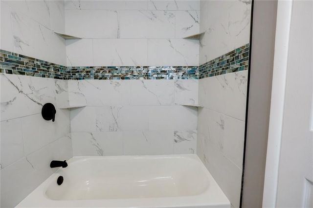 17804 E Greentree Avenue, Independence, MO 64057