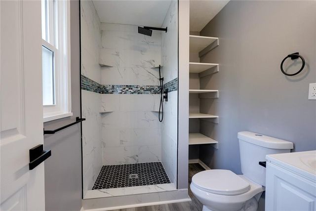17804 E Greentree Avenue, Independence, MO 64057