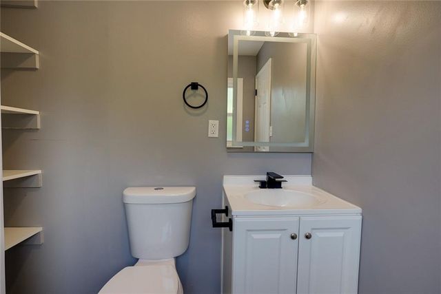 17804 E Greentree Avenue, Independence, MO 64057