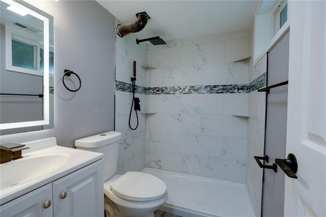 17804 E Greentree Avenue, Independence, MO 64057