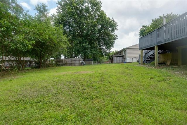 17804 E Greentree Avenue, Independence, MO 64057
