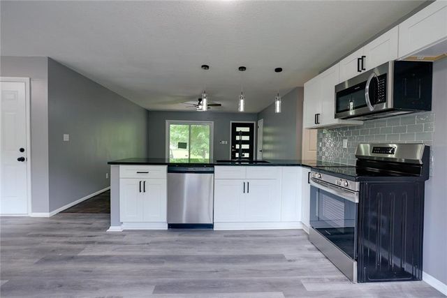 17804 E Greentree Avenue, Independence, MO 64057