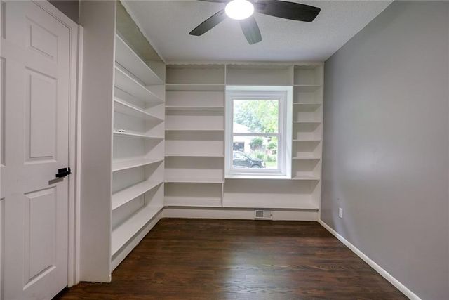 17804 E Greentree Avenue, Independence, MO 64057