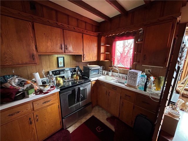 2247 Vermont Ave, West Mifflin, PA 15122