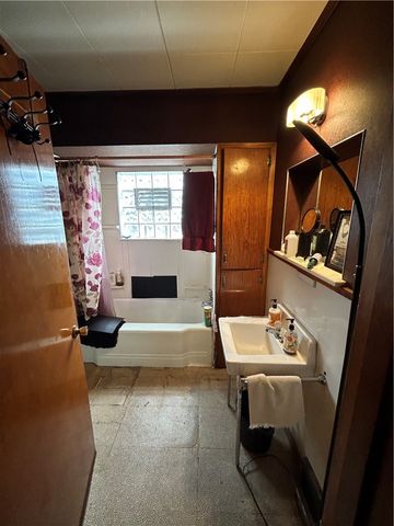 2247 Vermont Ave, West Mifflin, PA 15122