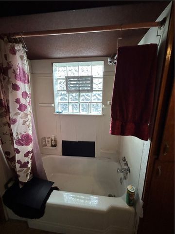 2247 Vermont Ave, West Mifflin, PA 15122