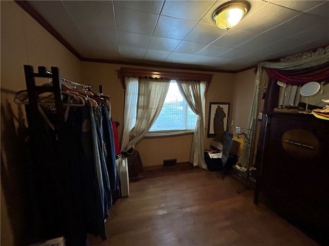 2247 Vermont Ave, West Mifflin, PA 15122